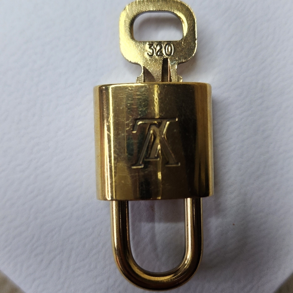 Louis vuitton lock - Picture 2 of 6
